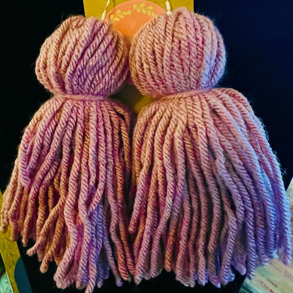 Pompom earrings